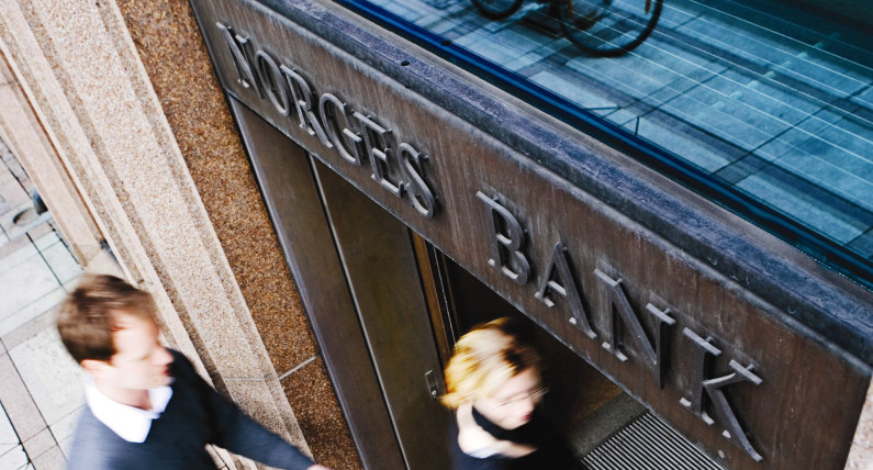 Norges Bank w oczekiwaniu na... stabilizację. Obniżki stóp procentowych dopiero w drugiej połowie roku?