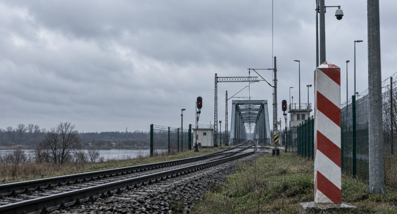Rosyjski dron trafił lokomotywę pociągu Kijów-Warszawa. Uderzenie 2 km od granicy z Polską