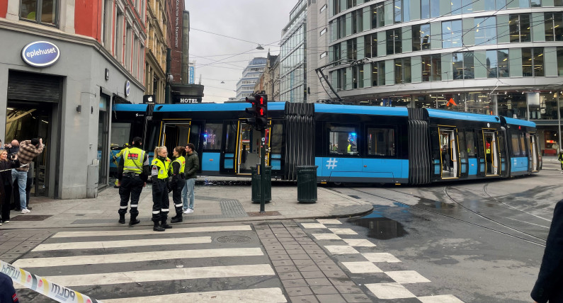 Wypadek w centrum Oslo. Tramwaj wjechał prosto do sklepu