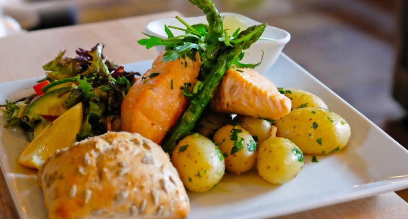 Kuchnia kraju fiordów. Norweskie jedzenie, którego nie znajdziesz w Polsce