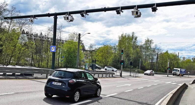 Nadchodzi kolejna podwyżka bompenger i podatków paliwowych. Kierowcy mówią dość