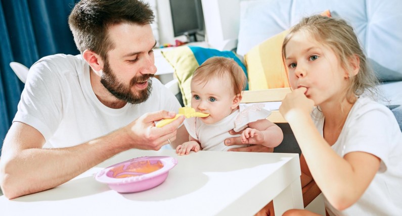 Sprawdź, jak otrzymywać wynagrodzenie za pobyt w domu z nowo narodzonym dzieckiem