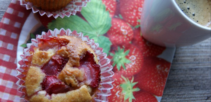 Muffiny z truskawkami – szybki sposób na coś słodkiego