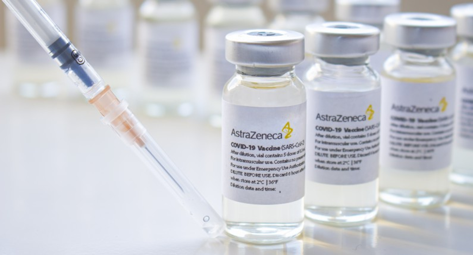 Dotarły pierwsze dawki szczepionki AstraZeneca. Otrzyma je służba zdrowia