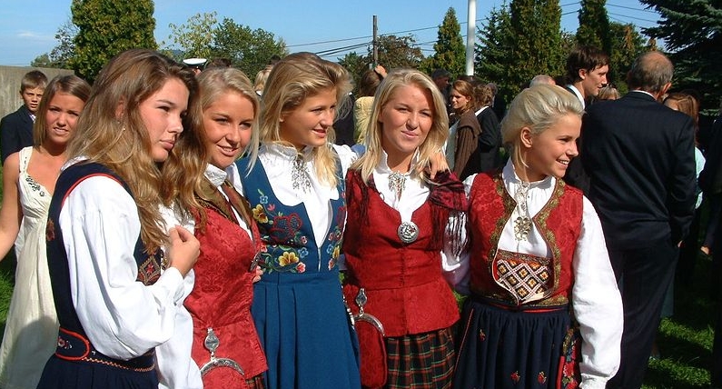 Dziś Grunnlovsdagen: cała Norwegia świętuje. Nad wszystkim czuwać będzie policja