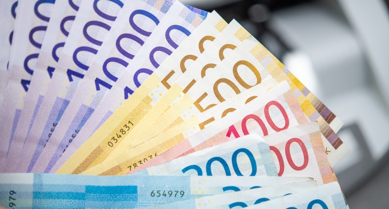 Sprawdź, ile zarabia się w twoim zawodzie. ...