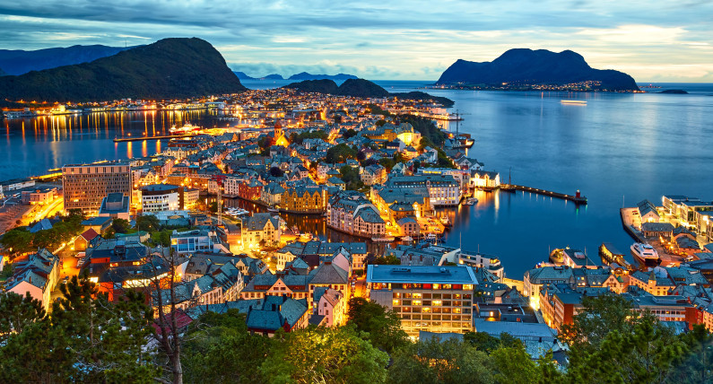 Turyści zalali norweskie miasto. Politycy chcą limitów