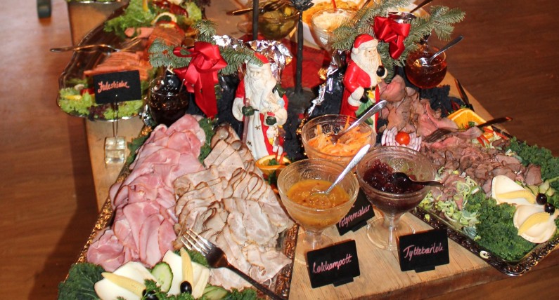 Ryba z ługu, żeberka i julebrød: tych potraw nie może zabraknąć na norweskim ...