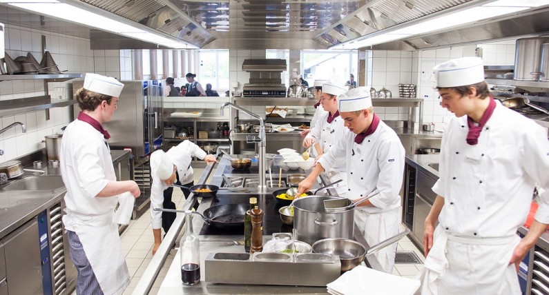 Elegancka restauracja, wypad na burgera, a może sushi? Norweskie restauracje z gwiazdkami ...