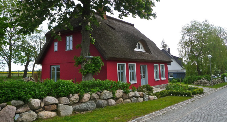 Skąd się w Norwegii wzięły… trawniki? Rzut oka na przydomową historię