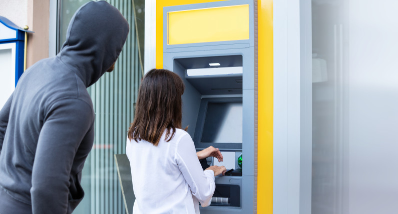 Bankomaty w Oslo celem dilerów i złodziei. Policja chce je usunąć