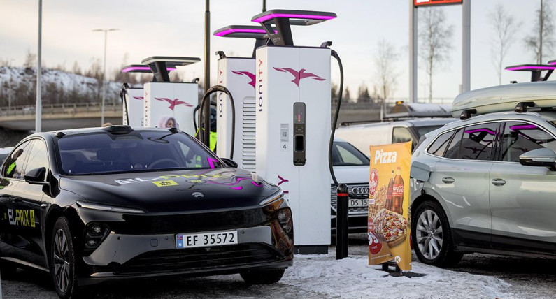 Rekordowy napływ aut. Norwegia zalana samochodami elektrycznymi