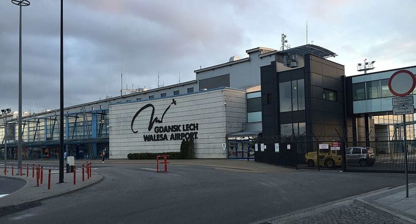 Nie miał maseczki, nie poleciał do Norwegii: interwencja na gdańskim lotnisku
