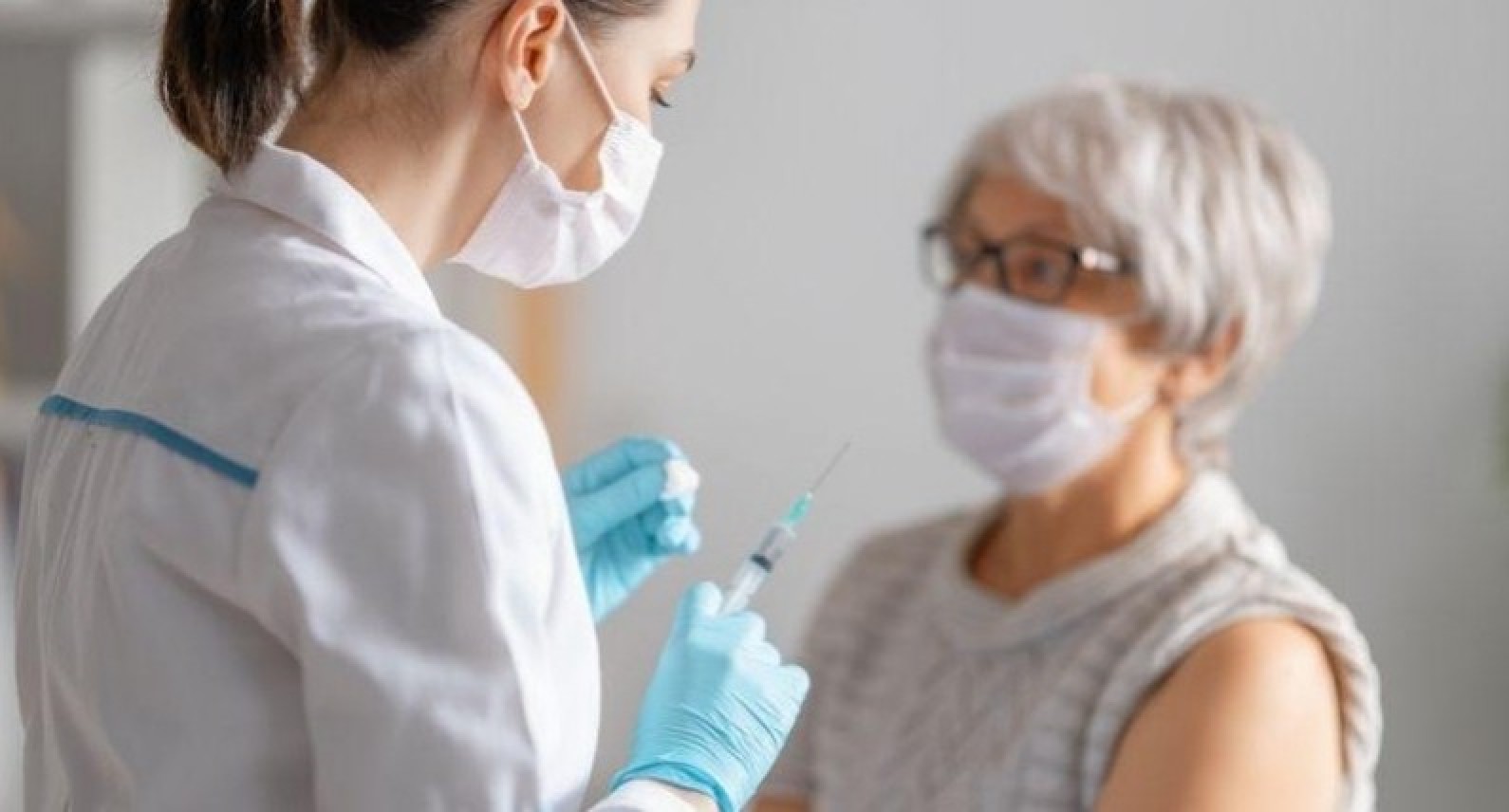 Zmiany w norweskim programie szczepień: AstraZeneca również dla seniorów, część gmin z dodatkowymi dawkami