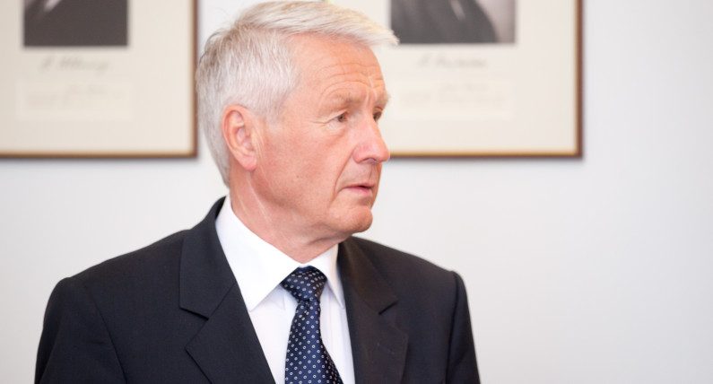 Były premier Norwegii z zarzutami. Śledczy przeszukali jego nieruchomości