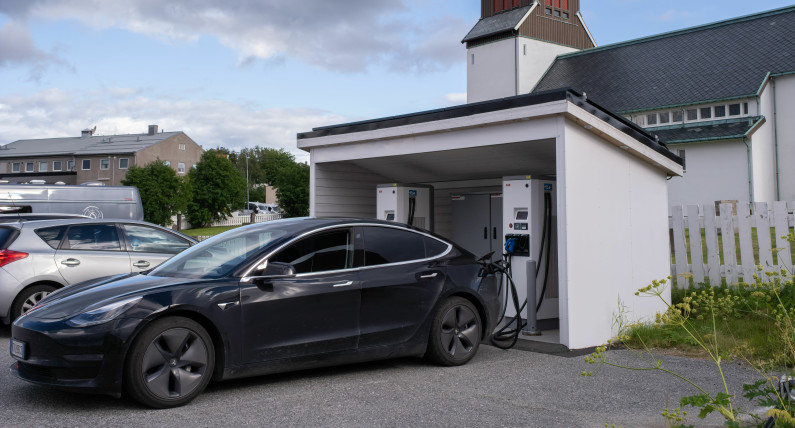 Wzrosła sprzedaż nowych aut w Norwegii. Elektryczne samochody to już prawie 90 procent z nich
