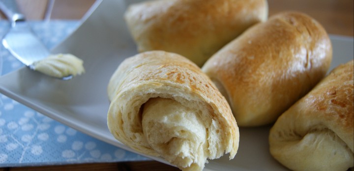 Przepis na pyszne śniadanie – puszyste, maślane rogaliki
