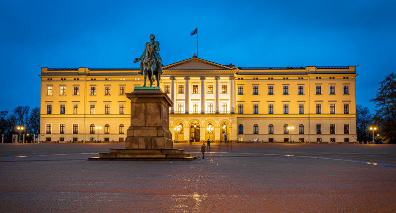 Choinkowe światełka w cieniu pozwów i kłamstw? Święta norweskiej rodziny królewskiej