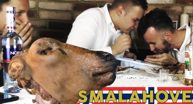Polacy jedzą owczą głowę - Smalahove