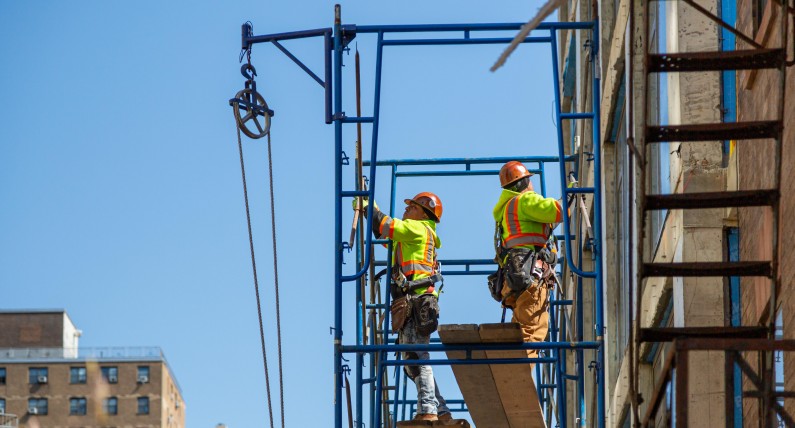 Nowe stawki minimalne w budowlance. Pracownicy zarobią więcej