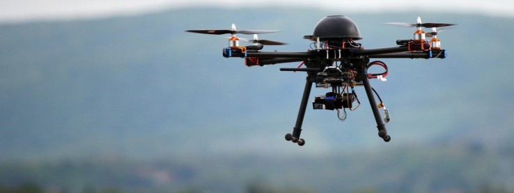 Spóźnia się samolot? Wypatruj drona.