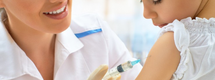 Oslo rozważa wprowadzenie nakazu szczepień