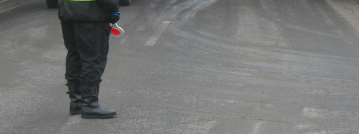 Polak nie chciał się zatrzymać i potrącił kontrolera