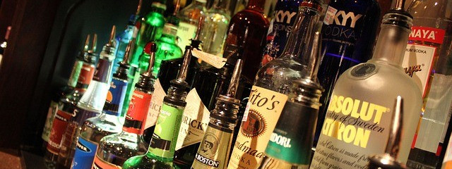 Ukradł alkohol... i zadzownił na policję.