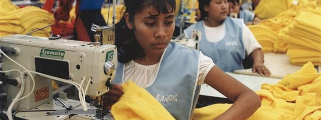 Norwegowie w fabryce