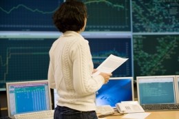 Rekordowo wysoka cena energii elektrycznej utrzyma się przez cały rok