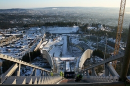 Adam Małysz pierwszym skoczkiem na nowym Holmenkollen! Głosuj!