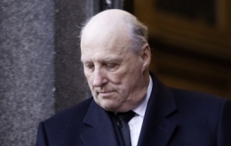 Pałac królewski potwierdził przybycie króla Haralda V na pogrzeb polskiej pary prezydenckiej