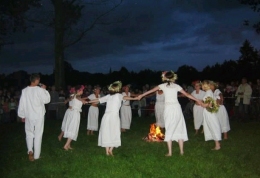 Noc Świętojańska na plaży w Hvervenbukta