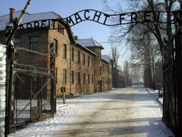  Zatrzymano złodziei historycznej  tablicy „ARBEIT MACHT FREI”