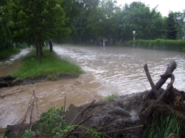 Powódź w Polsce wciąż zbiera żniwo 