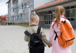 Szkoły skracają ferie jesienne