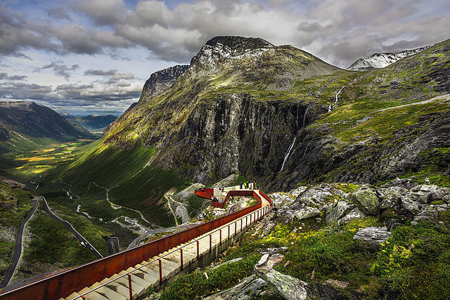 trollstigen_viewpoint_andrew_cawa.jpg