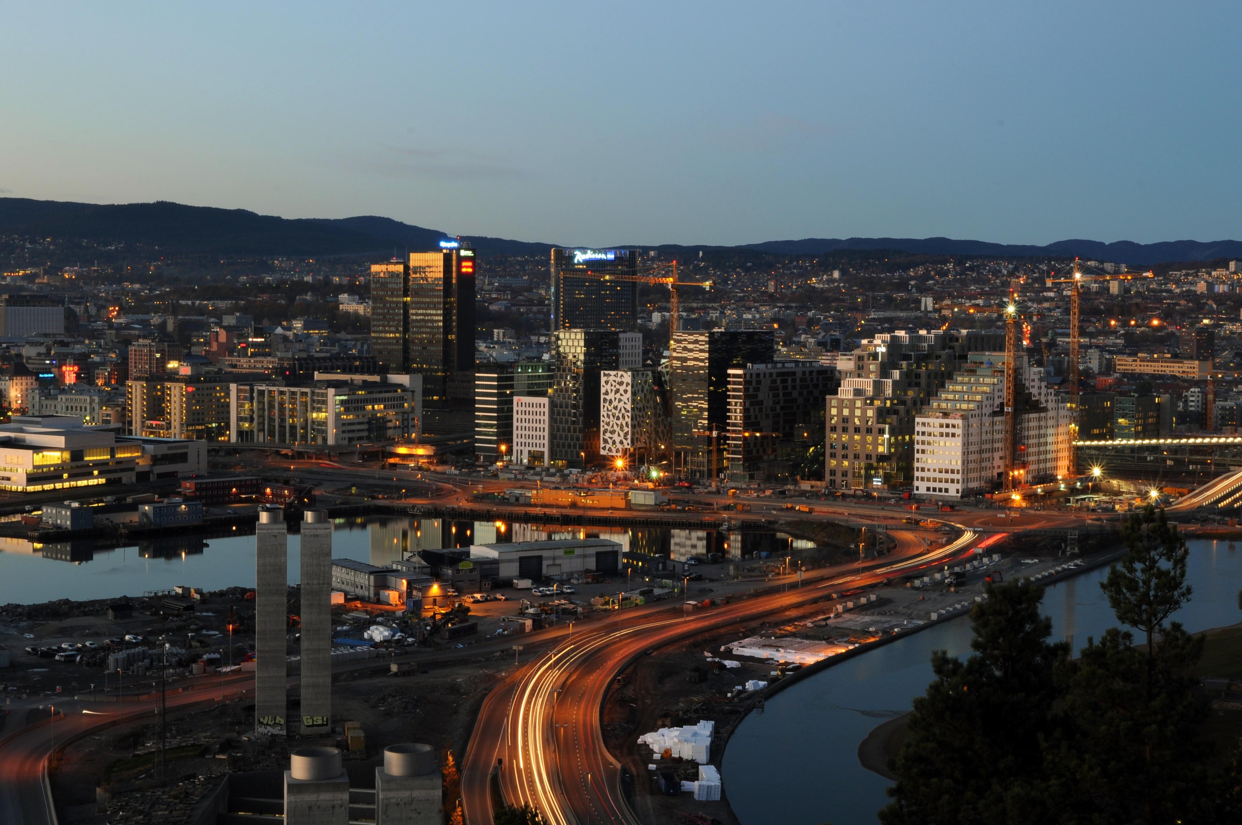 Najwyższy obecnie obiekt, Oslo Plaza, mierzy 117 metrów wysokości.