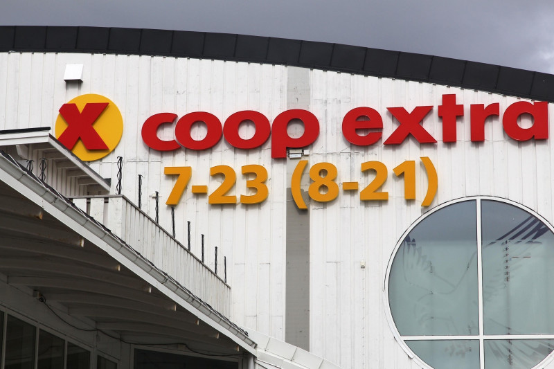 W porównaniu z ofertami innych sklepów, Coop Extra proponuje w gazetce także droższe opcje zakupowe – szaszłyki – które nie znajdują się w innych newsletterach.