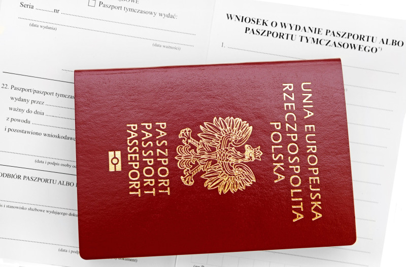 Na wizytę dot. zgłoszenia utraty paszportu nie trzeba się umawiać, jednak na złożenie wniosku o jego wydanie już tak.