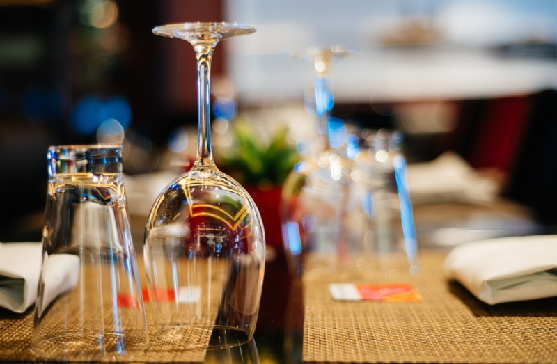 13 grudnia rząd ogłosił zakaz serwowania alkoholu we wszystkich lokalach gastronomicznych.