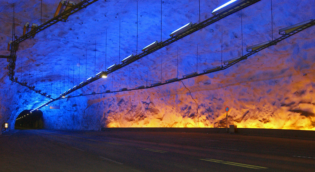 Remontowi został poddany także Lærdalstunnelen na trasie E16 (Sogn og Fjordane), najdłuższy drogowy tunel świata.