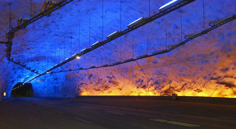 Remontowi został poddany także Lærdalstunnelen na trasie E16 (Sogn og Fjordane), najdłuższy drogowy tunel świata.
