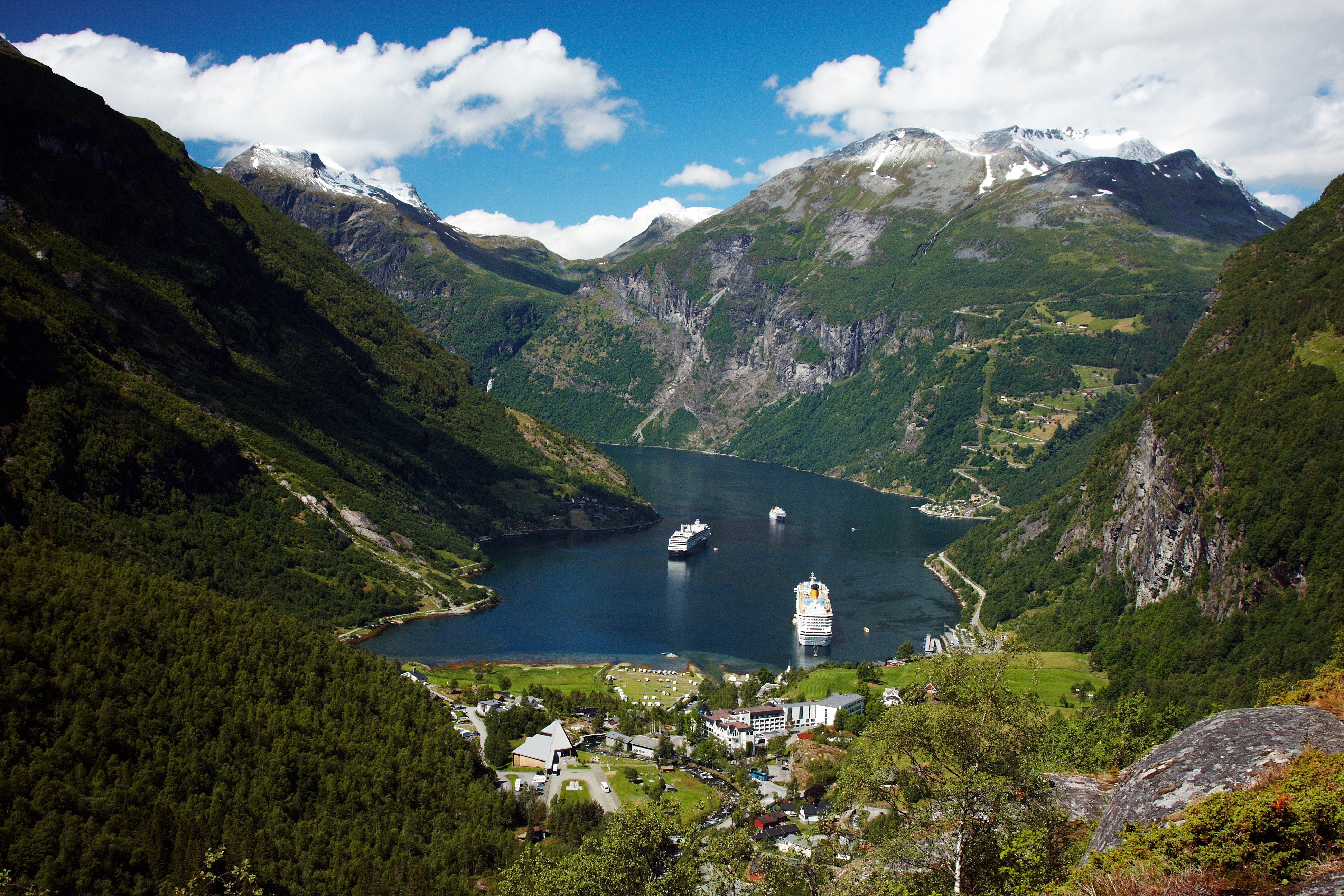 Wśród popularnych kierunków wciąż dominuje Geiranger.
