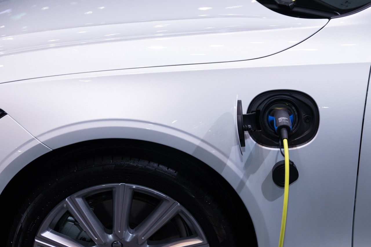 W 2021 roku w Polsce wystartował program „Mój elektryk”. Potencjalni nabywcy pojazdów elektrycznych mogą starać się o dofinansowanie zakupu.