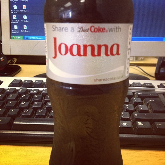 Coca-Cola z imionami na etykietach Coca-Cola z imionami na etykietach