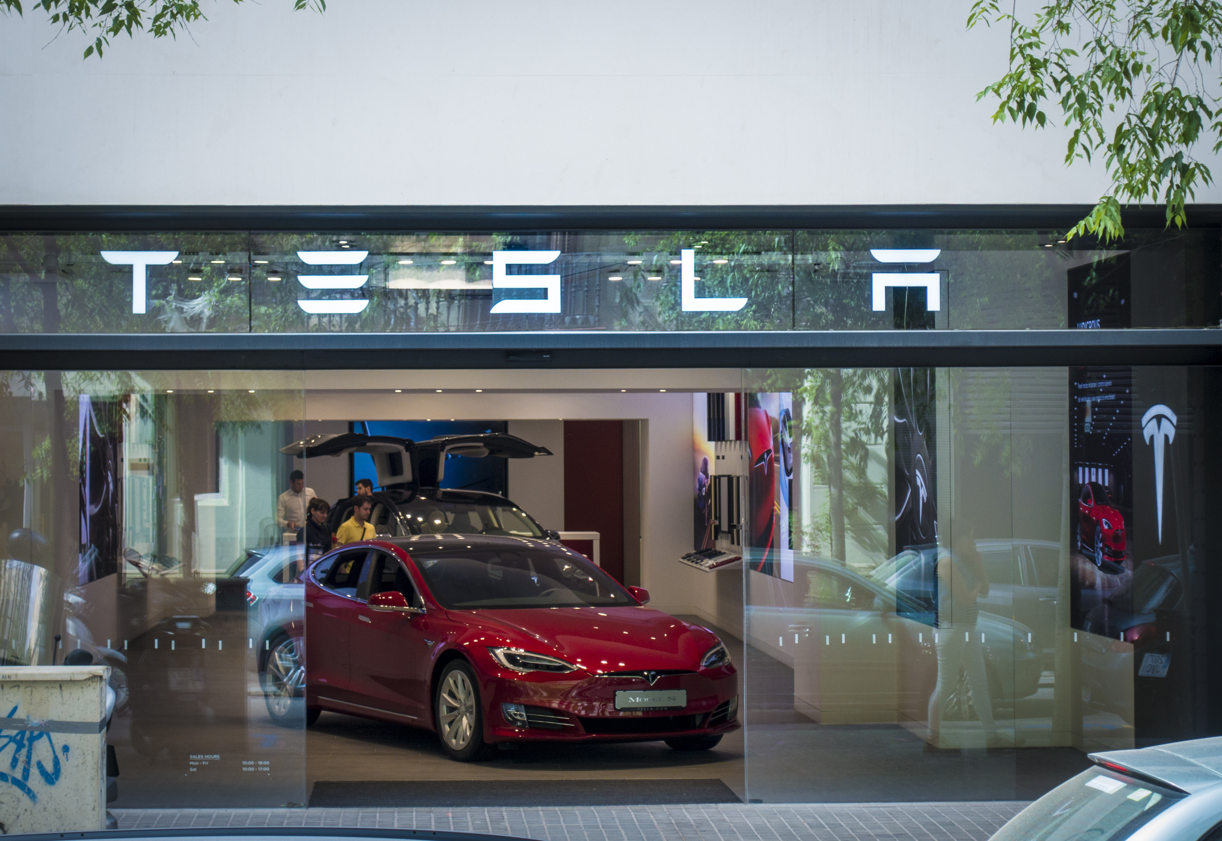 Tesla pagerino savo rekordą iš 2023 metų (26 641 automobilis).