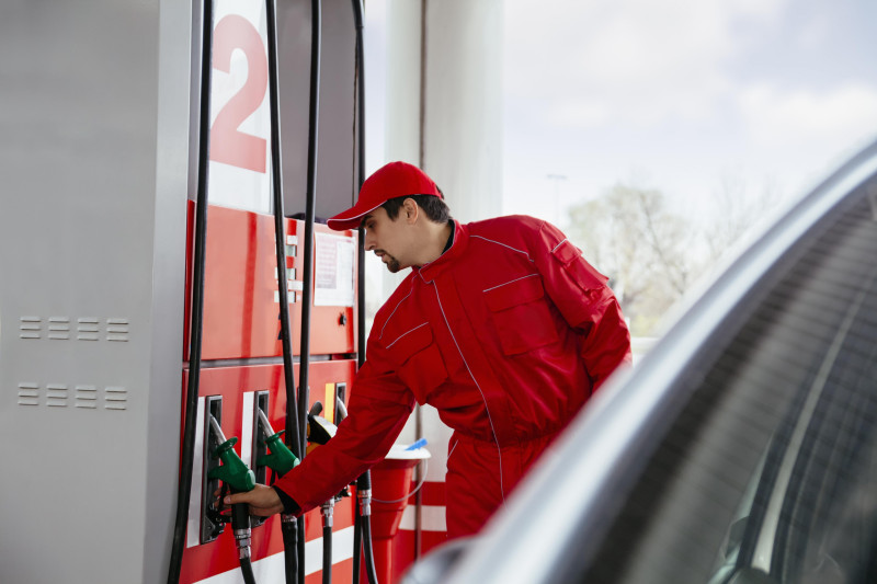 Średnia cena benzyny 95 wynosiła 20 lipca 5,68 PLN. Olej napędowy był tańszy o średnio 46 groszy. Na niektórych norweskich stacjach koszt jednego litra paliwa przekroczył 19 NOK.