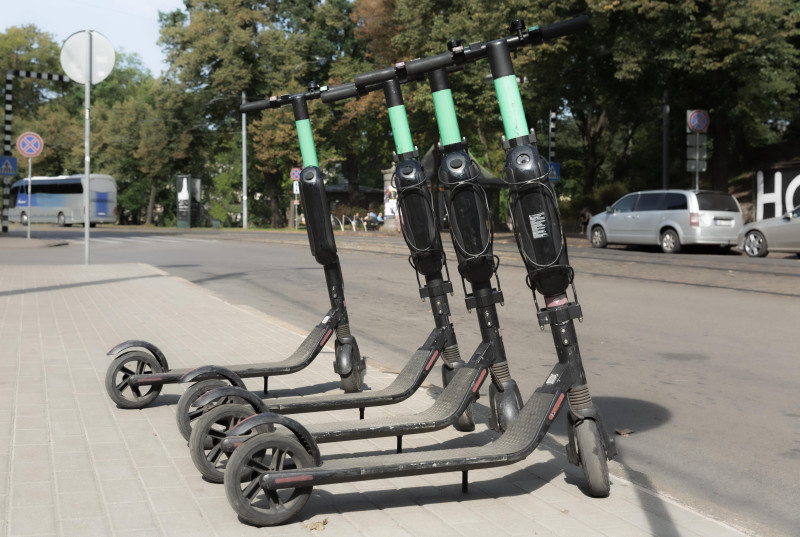Na początku tego roku wprowadzono kilka nowych przepisów, w tym wprowadzenie limitu jazdy pod wpływem alkoholu podczas korzystania z hulajnogi elektrycznej.