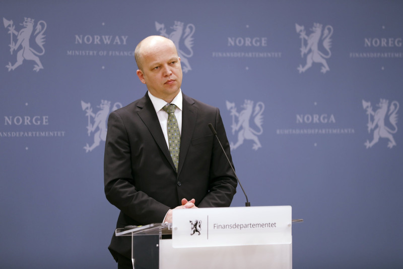 – Ważne jest, aby ludzie, którzy chodzą do pracy i mają normalne dochody, zamiast podwyżek, doświadczyli ulgi podatkowej – stwierdził minister finansów.